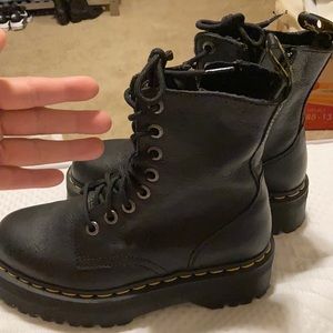 Doc Martens Jadon III style.